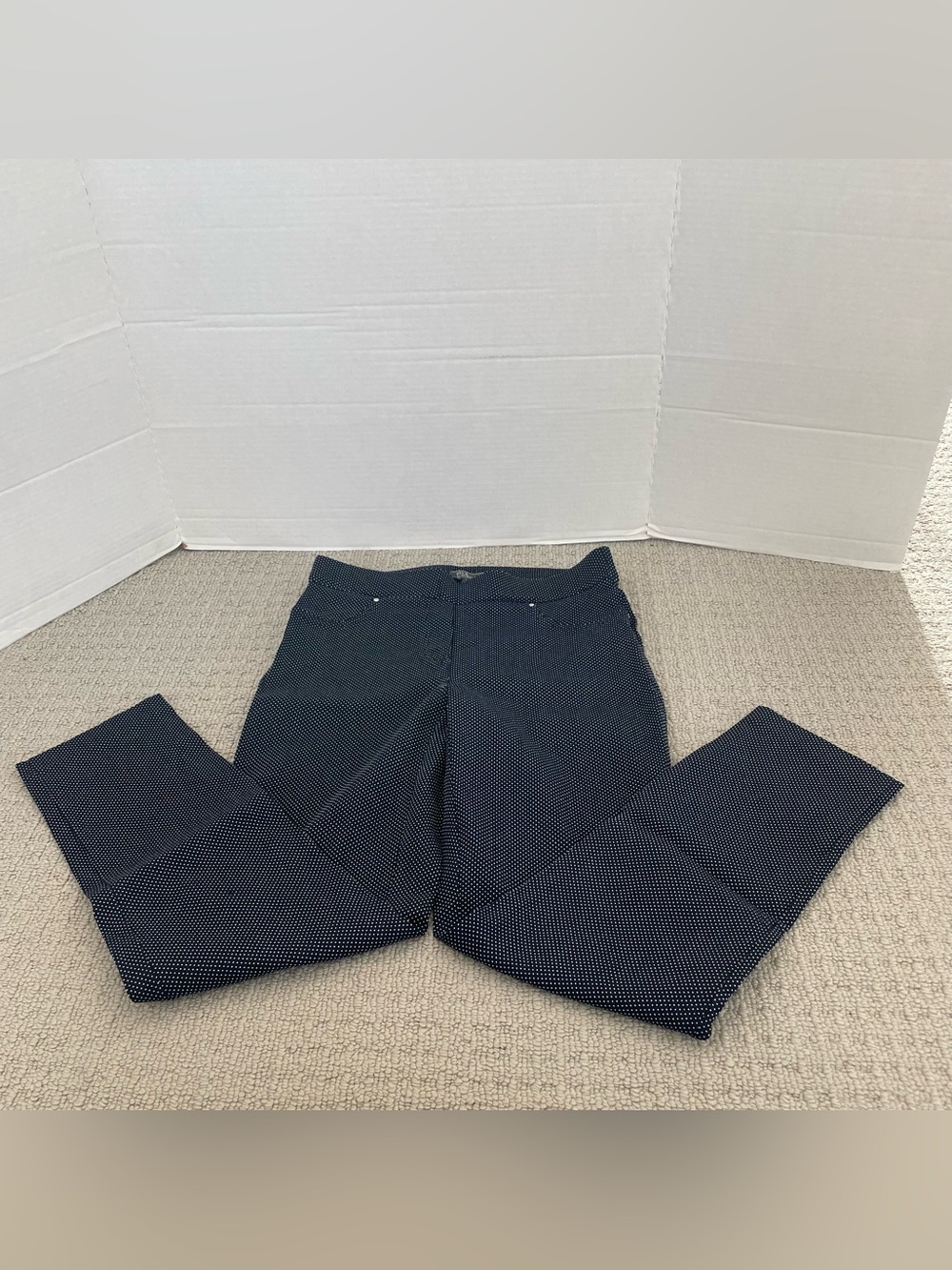 Women’s 89th & Madison navy polka dot pull up pants